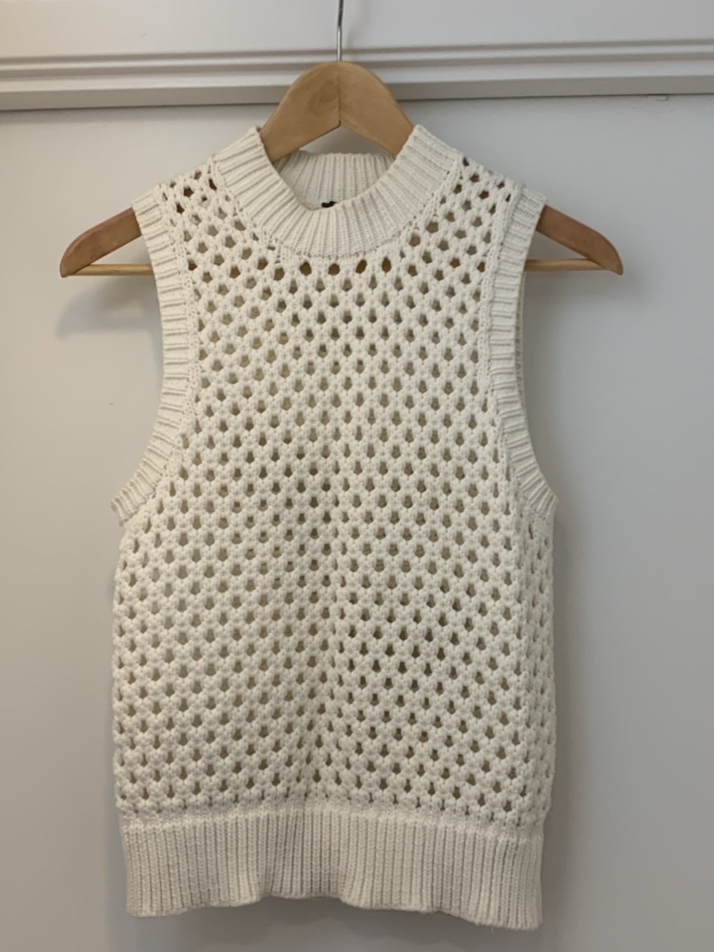 Theory Cream Open-Knit Sleeveless Sweater Vest